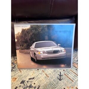 Lincoln Town Car 2004 Sales Brochure American Luxury Y2K Automotive Dealerships